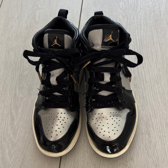 Nike Air jordan Kids 2 Sneakers Black and Silver - Picture 2 of 5